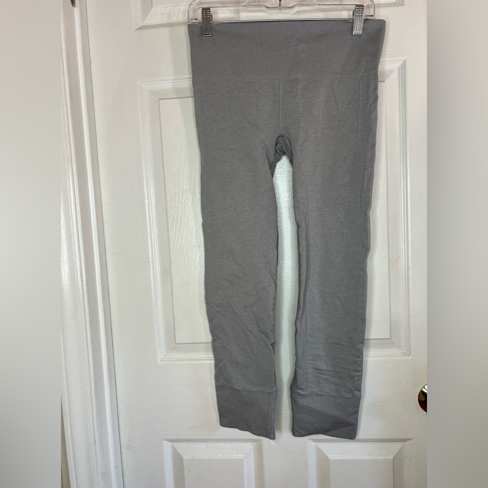lululemon ebb to street leggings Women’s Size 8 Gray Ribbed Compression Logo